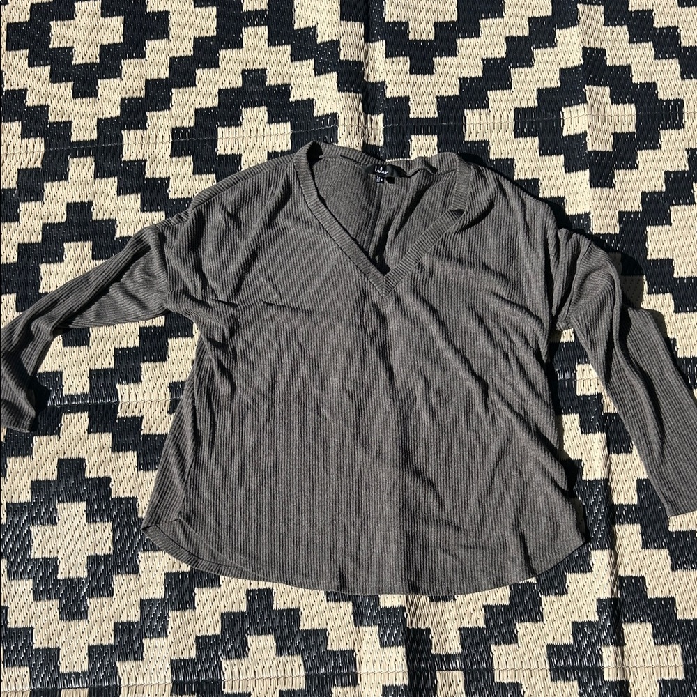 EUC Lulus Gray Ribbed V-Neck Top in Women's Sz S